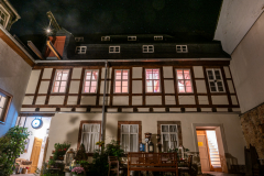Hinterhaus bei Nacht
